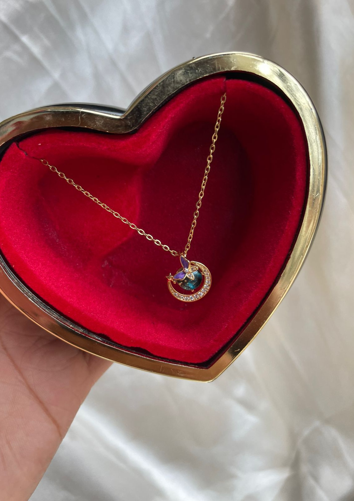 COFRE CORAZON + COLLAR DE SATURNO